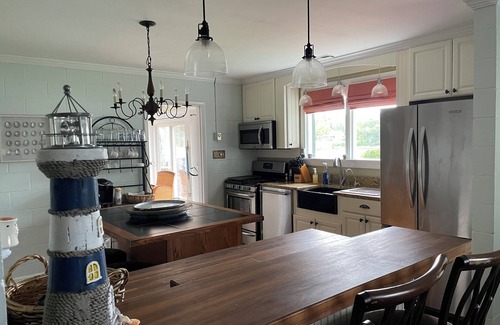 Deltaville House | Starfish Cottage Waterfront Home in Deltaville