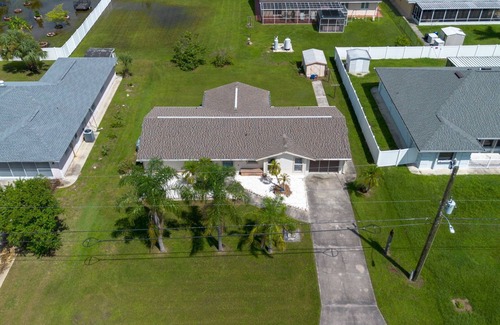 Warm Mineral Springs House | Starfish Villa next to the Warm Mineral Springs