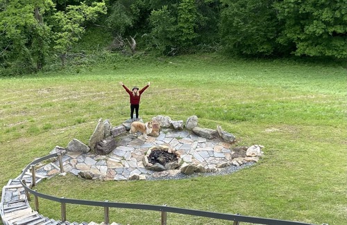 Vilas Cabin | Starry Nights Lodge, Beautiful Views, Hot Tub, Firepit, 15 mins from Boone