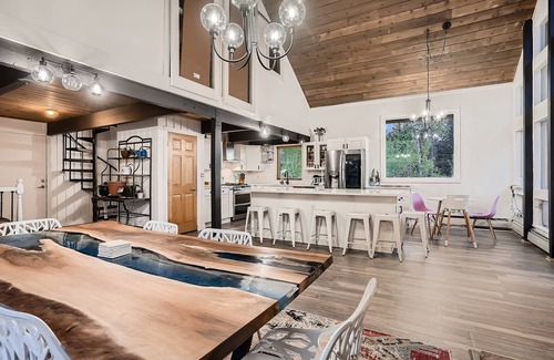 Black Hawk House | Starry Summit 4WD Oasis
