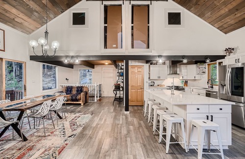 Black Hawk House | Starry Summit 4WD Oasis