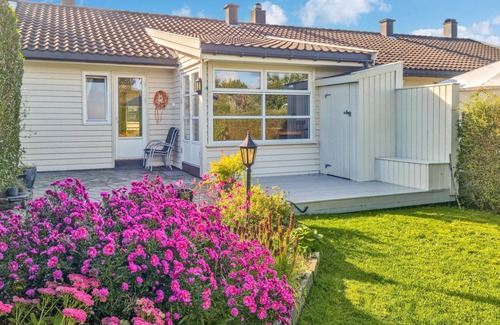 Kristiansand House | Start from this beautiful quality house directly to hikes to the surrounding lakes.