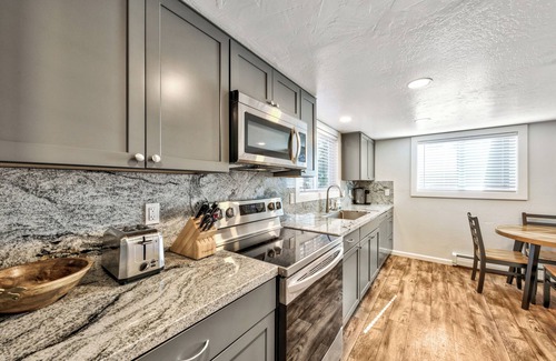 Lakeside Park House | Stateline Retreat: Walk to Gondola & Lake, Hot Tub