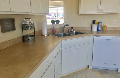 Racine House | Stately! Professionally Cleaned, Self Check In - Sleeps 10