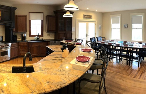 Tiverton House | Stately Restored Victorian with panoramic waterviews near Newport (12 beds)