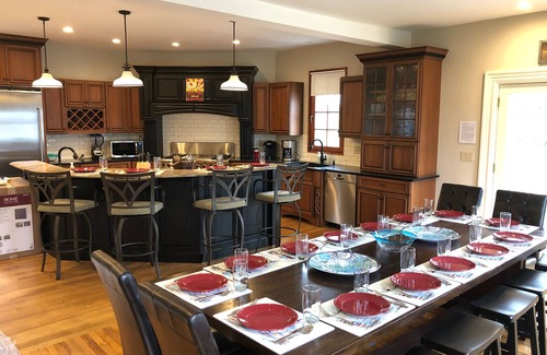 Tiverton House | Stately Restored Victorian with panoramic waterviews near Newport (12 beds)