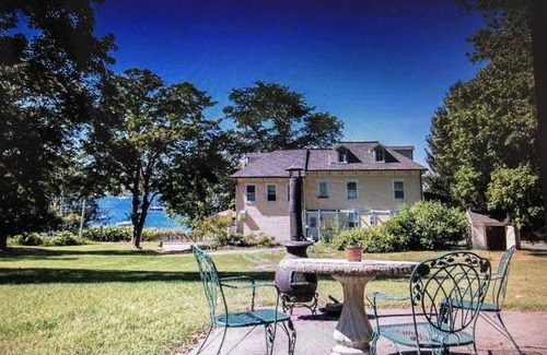 Tiverton House | Stately Restored Victorian with panoramic waterviews near Newport (12 beds)