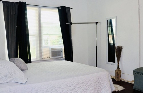 Kingsville House | Stay at Kingsville’s historic district