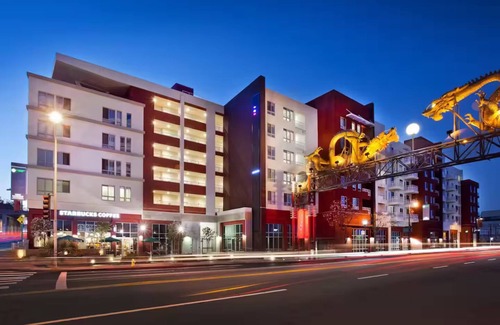 Chinatown Apartment | Stay at Massive studio apartment right in the heart of the City of Angels