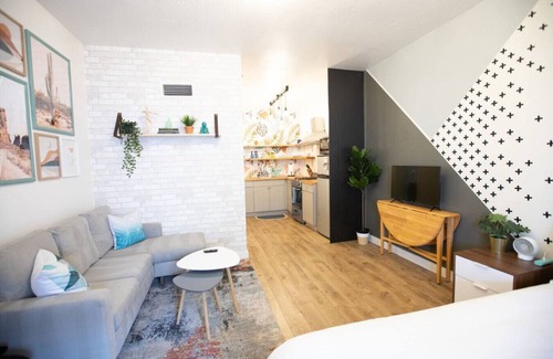 Camelback East Apartment | ~Stay Awhile Studio~ A Clean & Modern Urban Oasis