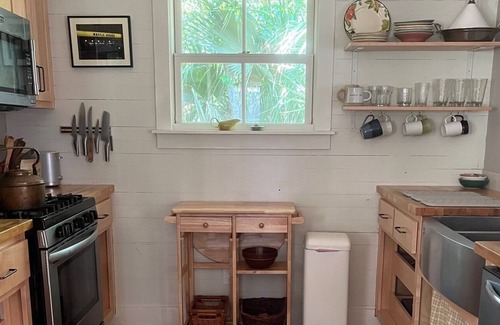 Historic Downtown Apalachicola House | Stay Awhile: Up the Hill From Scipio Marina