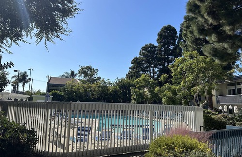 South Redondo Condo | Stay by the beach in this sun drenched, newly remodeled unit! Pet Friendly.