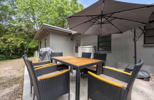 Gainesville House | Stay Classy in a Spacious Home w/an Elegant Touch