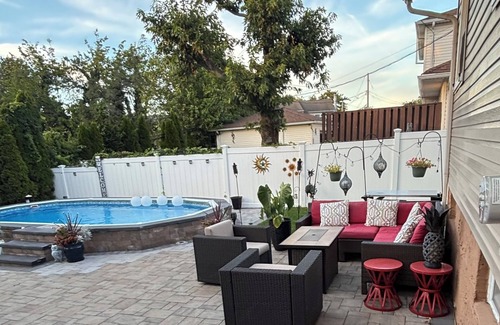 Plainview House | Stay Close to Ryder Cup: Cozy 3BR Home w/Backyard – 2 Miles to Bethpage