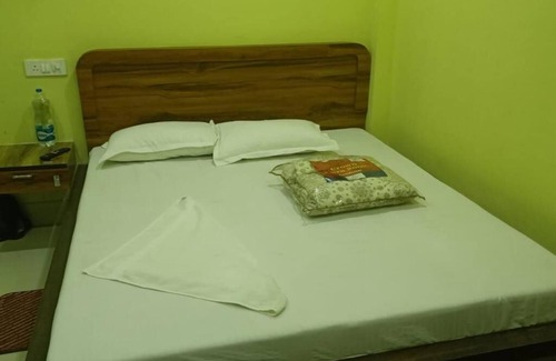 Kanthi House | Stay Close to the Action at Palki Hall – Family-Friendly Comfort!