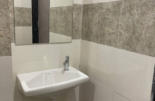 Bhuj Hotel | Stay Guru Hari Om Residency