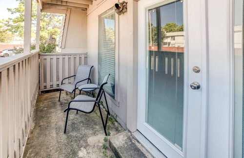 South Tulsa Condo | Stay in a classically designed apt near ORU, exercise trails, and restaurants!