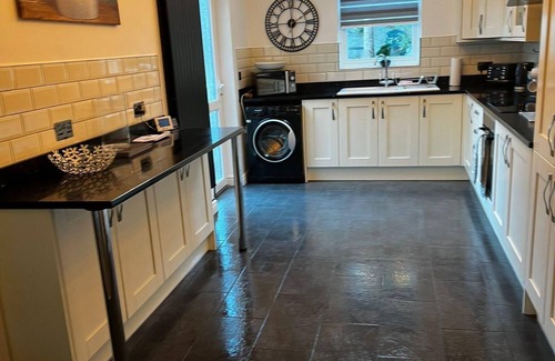 Pyle House | Stay in comfort , completely renovated
