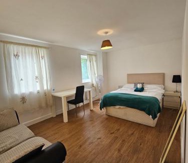Dartford House | Stay in Doubleroom with professionals, Neat, Cosy - Dartford Central