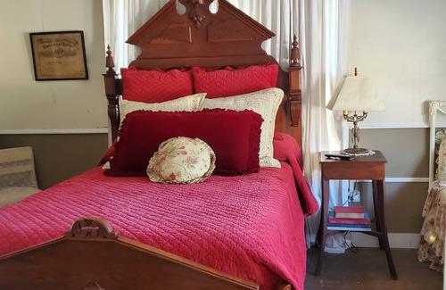Warrenton Bed & Breakfast | Stay in Downtown Warrenton at the Warrenton Inn, We have it all!