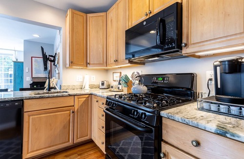 Historic District House | Stay in Historic apartment 2 blocks from Main St with parking - dog-friendly