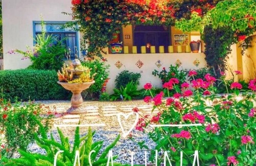 Altadena House | Stay in LA LA Land at Captivating Casa Luna