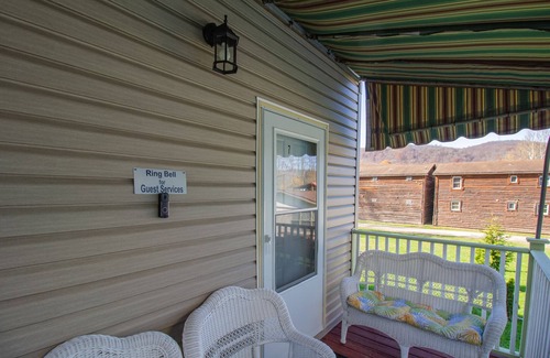 Ohiopyle Apartment | Stay In Ohiopyle by the trail with a jetted tub