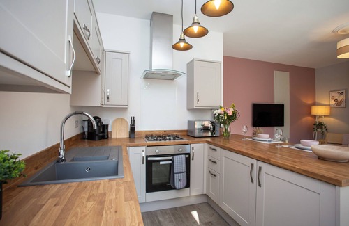 North Shields House | Stay in our stylish 2-bedroom apartment at Balmoral Gardens, North Shields