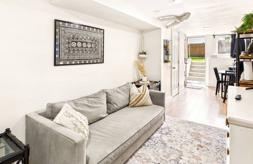 Albany Apartment | Stay in the center of the Willamette Valley close to wineries