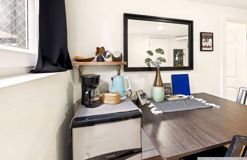 Albany Apartment | Stay in the center of the Willamette Valley close to wineries
