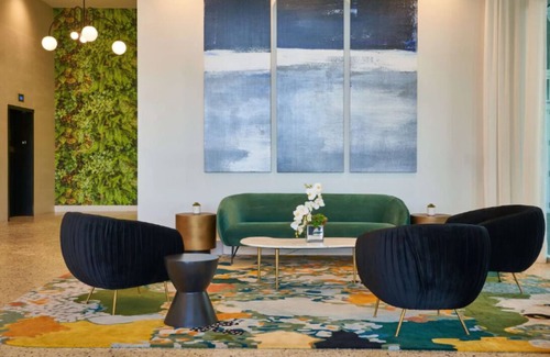 Ojus Hotel | Stay in the Heart of Miami! Rooftop Swimming Pool, Pets Allowed!