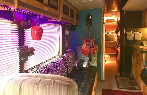 Durham Cottage | Stay Like a Rock Star! - Tour Bus in Durham, NC