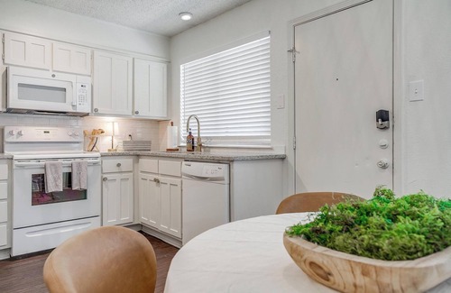 Benbrook House | Stay Local in the Fort