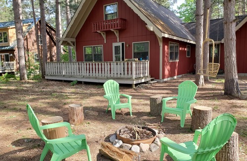 Thompsonville Ski Chalet | Stay-N-Play Chalet! Rate discounts are in effect through March. Book Now!
