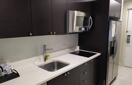 Ludlam Condo | Stay Near the Hardrock Stadium, King Studio