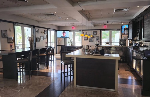 Ludlam Condo | Stay Near the Hardrock Stadium, King Studio