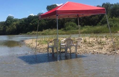 Dennis House | Stay on a 350-acre Cattle Ranch! Brazos River! Tubing! Petting zoo!