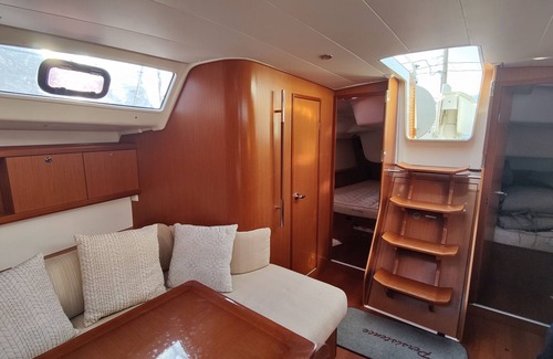 Historic District Boat Rental | Stay on a boat while in annapolis for the shows.