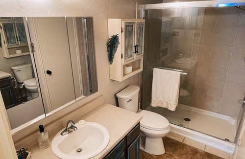 Woodway House | Stay on Rey- Charming 3-bedroom/2 bath house with office space in beautiful Waco