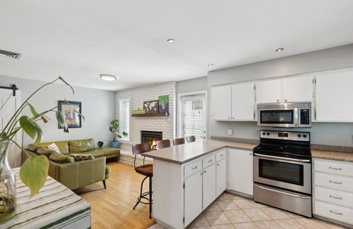 Tempe House | Stay on Sesame- Heated Pool & Spa 3BR Fall Ready