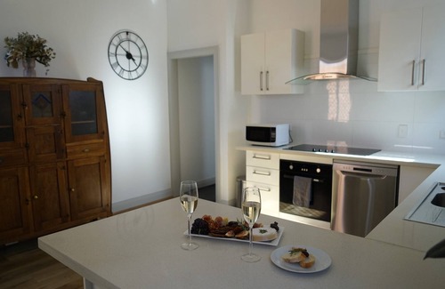 Orange Apartment | Stay on Summer | CBD Apartment