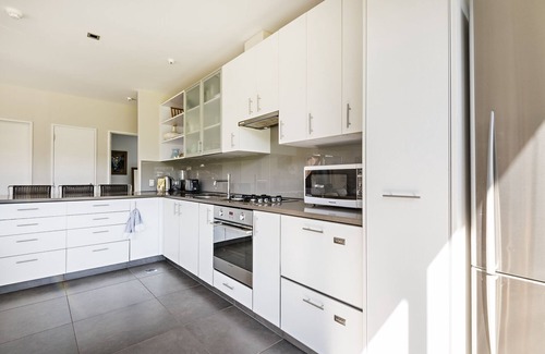 Wellington Apartment | Stay on the Bay - The Penthouse on Evans Bay - 3 bed top floor apartment
