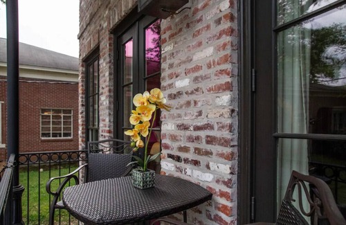 Oxford Condo | Stay on the Square Walk to football!