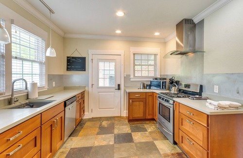 East Hill House | Stay & Play in Pensacola: Apartment Near Dtwn
