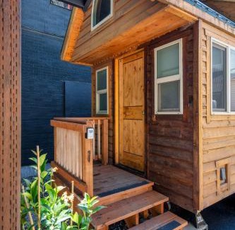 Hosford-Abernethy House | Stay Portland - Tiny Log Cabin - Walk to Local Shops & Eateries