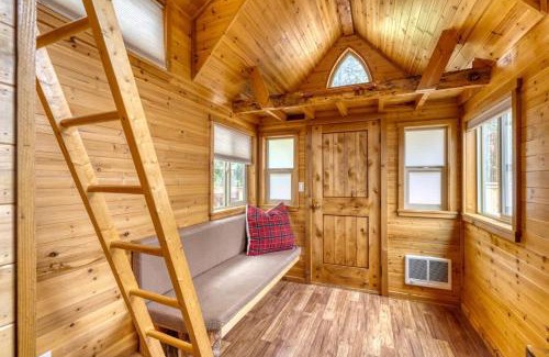 Hosford-Abernethy House | Stay Portland - Tiny Log Cabin - Walk to Local Shops & Eateries