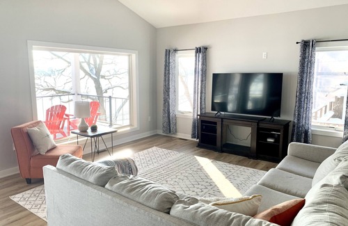 Spirit Lake House | Stay right on the lake!