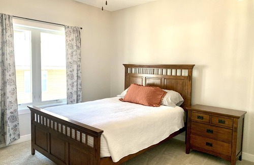 Spirit Lake House | Stay right on the lake!