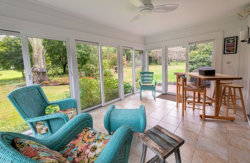 Rochester House | Stay right outside OAK HILL COUNTRY CLUB gates!