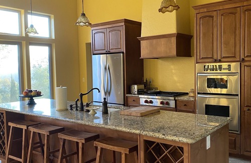 Healdsburg Villa | Stay surrounded by Fitch Mountain Park and Open Space Preserve.